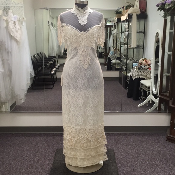 Mock Neck Lace Wedding Dress Pic